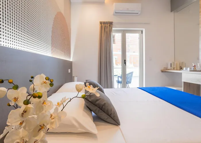 Jakic 2 4* フヴァル