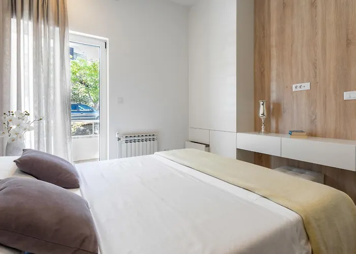 Jakic 2 フヴァル