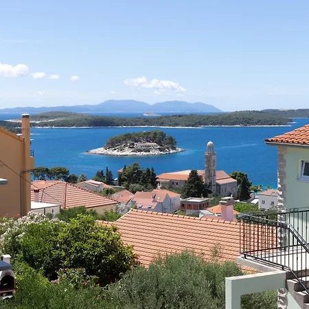 Jakic 2 * Hvar Town